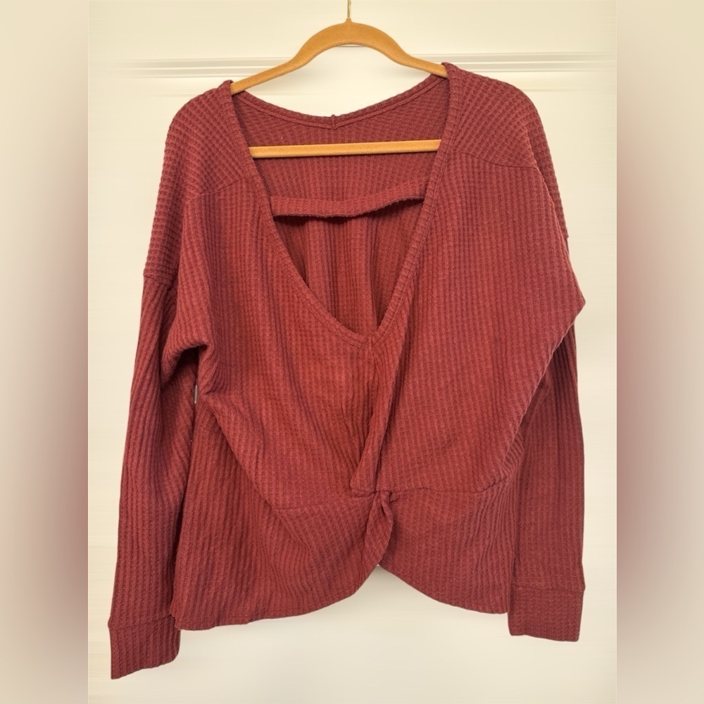 American Eagle waffle long sleeve open back top Medium burgundy‎ NWOT